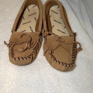 Minnetonka Women's Kilty Softsole Moccasins Taupe Suede 107T - Size 7